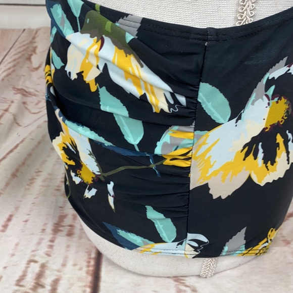 Bikini - Picture 2 of 4